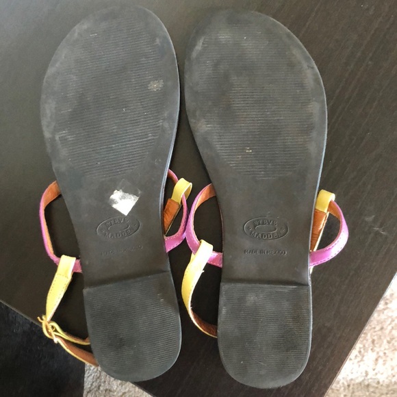 Steve Madden Color block T strap Sandal - Picture 6 of 7